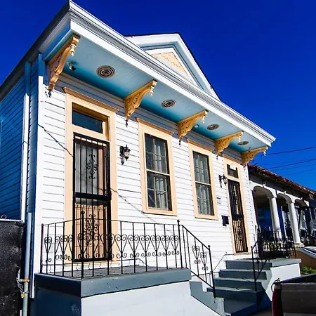 Charming St. Ann Studio